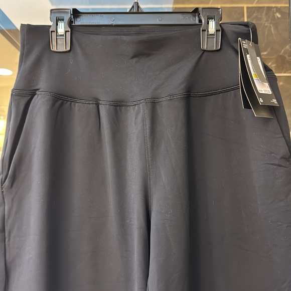 Under Armour black wide capris, size M, NWT. - Picture 2 of 6